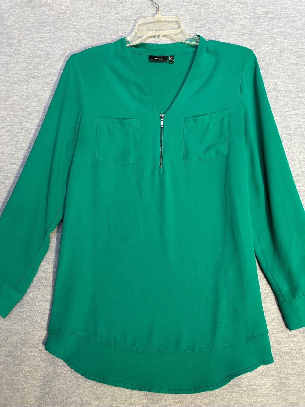 APT. 9 Christmas Jersey Knit Flowy Long Line Hi Lo Hem Holiday Green Shirt